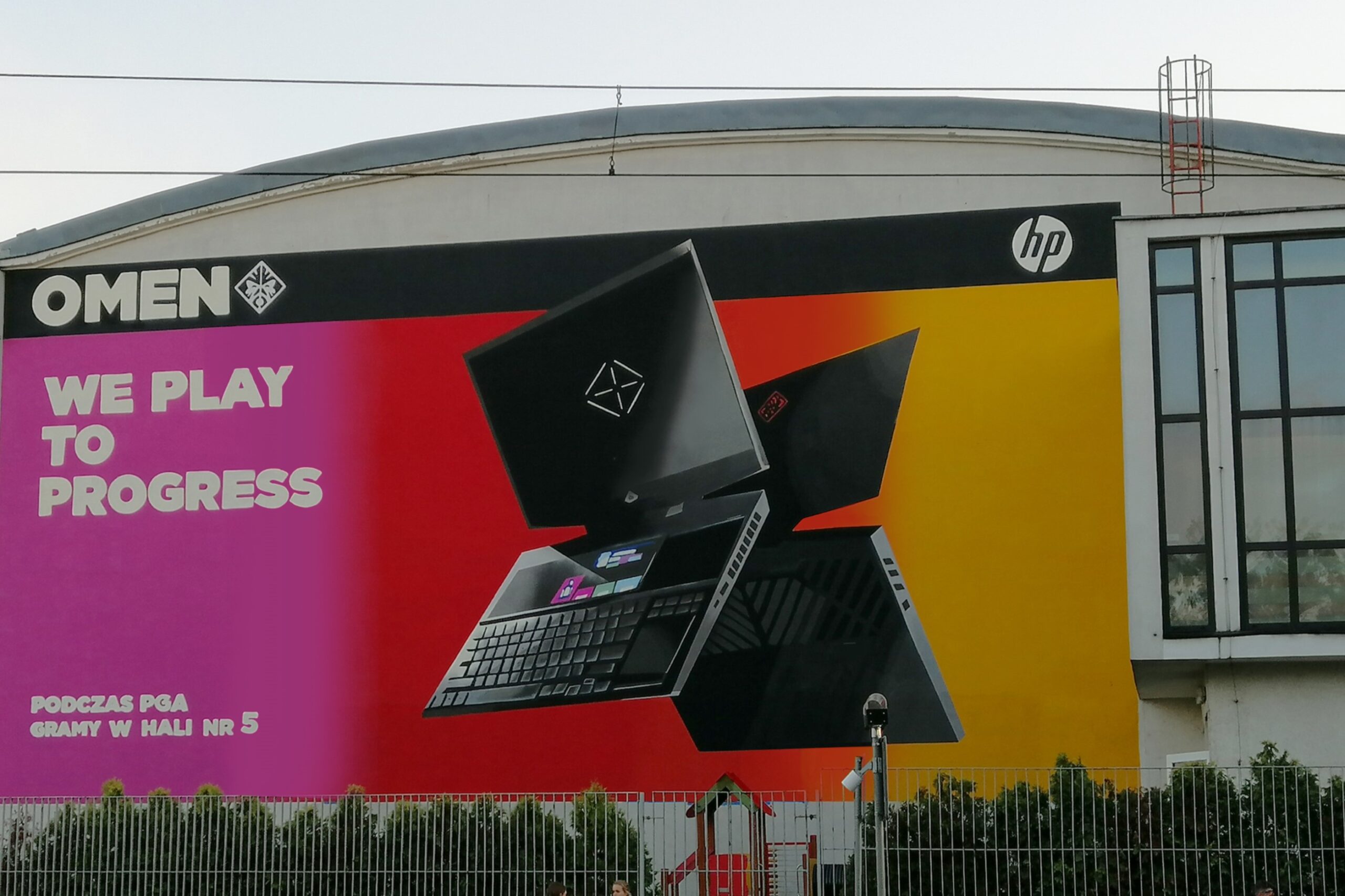 HP 2 Mural Poznań HP Donut Studio