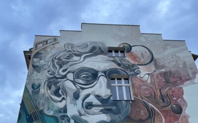 Mural w Bydgoszczy przedstawia Andrzeja Szwalbe, Honorowego Obywatela Miasta
