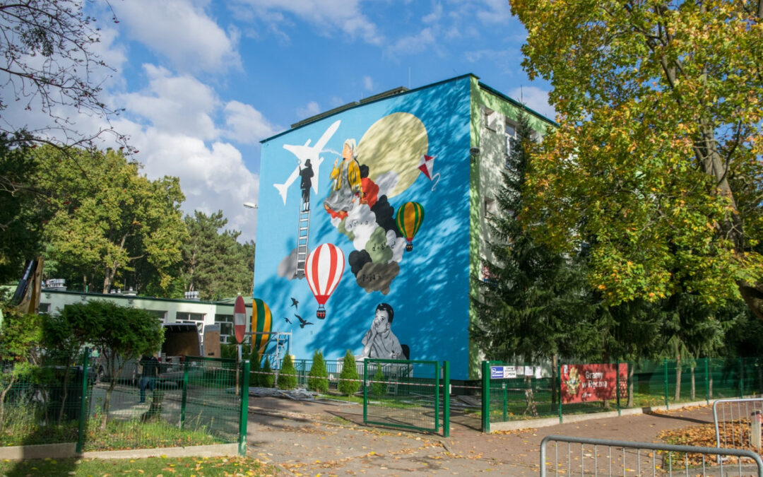 Mural na elewacji Szkoły Podstawowej nr 6 w Puławach