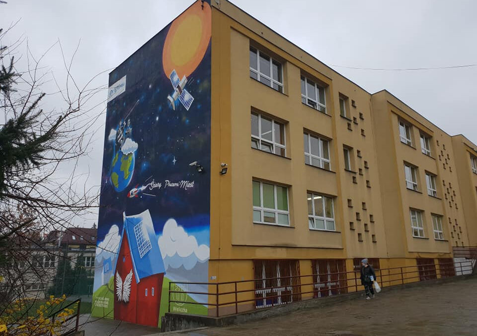 Mural w Wieliczce, stworzony na ścianie Szkoły Podstawowej nr 3